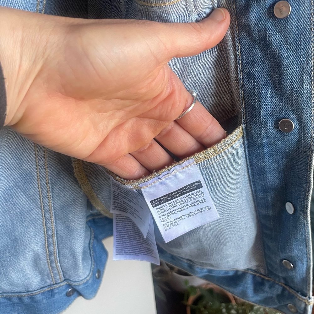 Levi cropped denim jacket, light wash- size S - Picture 7 of 12